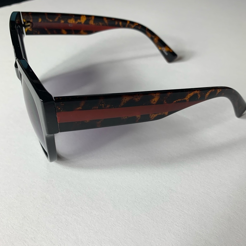 Black Square Sunglasses - Picture 4 of 4